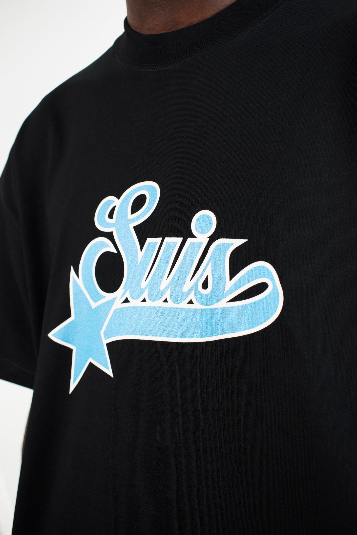 T-SHIRT MIT LOGO „STAR SUIS“ SCHWARZ